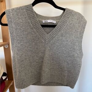 Zara Light Gray V-Neck Cropped Knit Sweater Vest